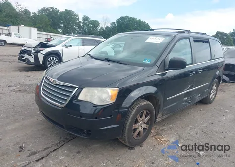 2010 Chrysler Town & Country Touring из США, поврежденный, VIN 2A4RR5D15AR152841